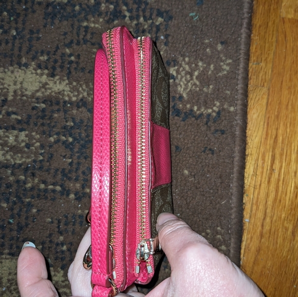 Coach Signature Wristlet Tan Canvas Pink Fuchsia Wallet - Picture 6 of 8